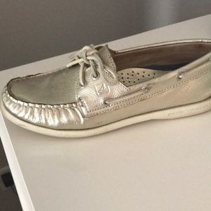 Sperry gold metallic boat shoe size 7